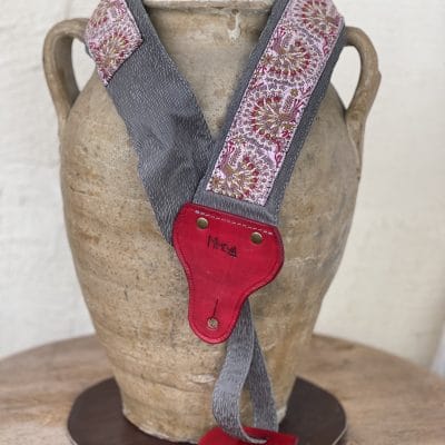 Sangle guitare rétro grise  et rose