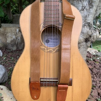 Sangle ukulélé, guitare trois quart. Cuir tannage végétal