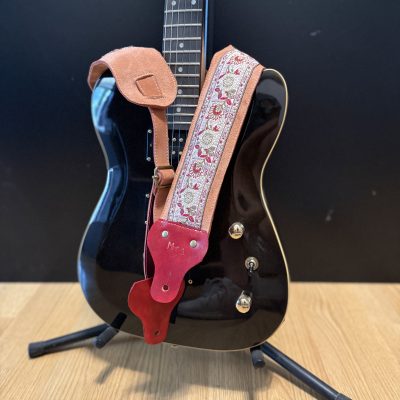 Sangle guitare vintage cuir rose