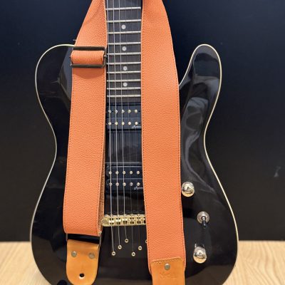 Sangle guitare acoustique,trois quart. Cuir grainé orange